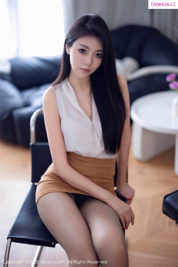 可乐Vicky  [XiuRen]高清写真图 2023.09.14 No.7387 可乐Vicky 黑丝美腿第3张图片